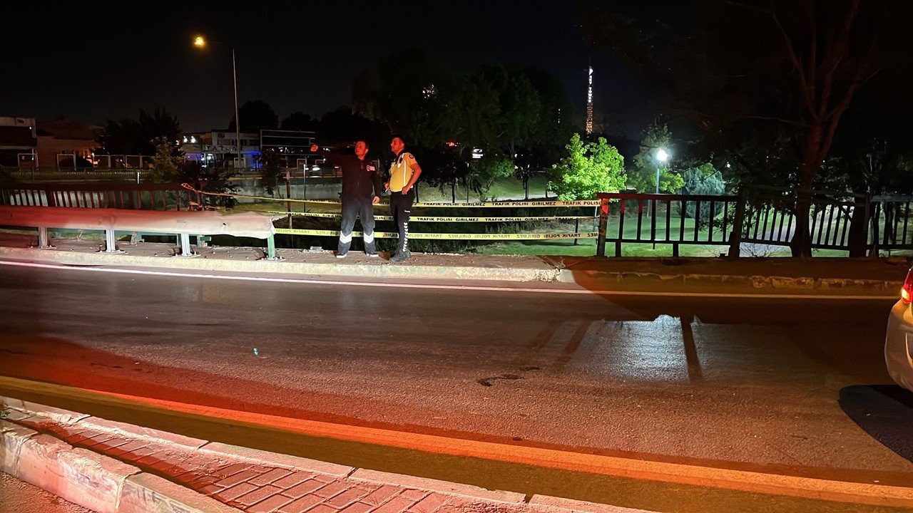 Navigasyon yanlış yolu gösterdi, genç sürücü dereye uçtu