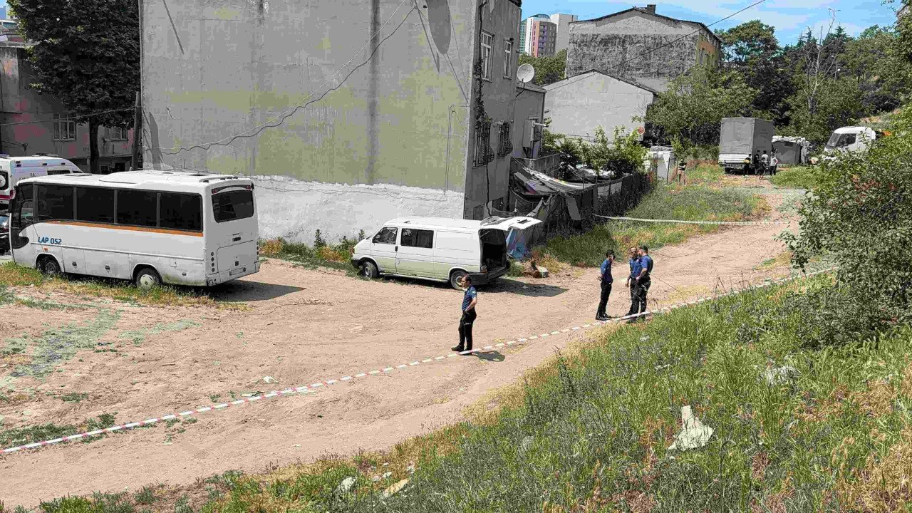 Mahalledeki kokuyu kanalizasyon zannettiler ceset çıktı