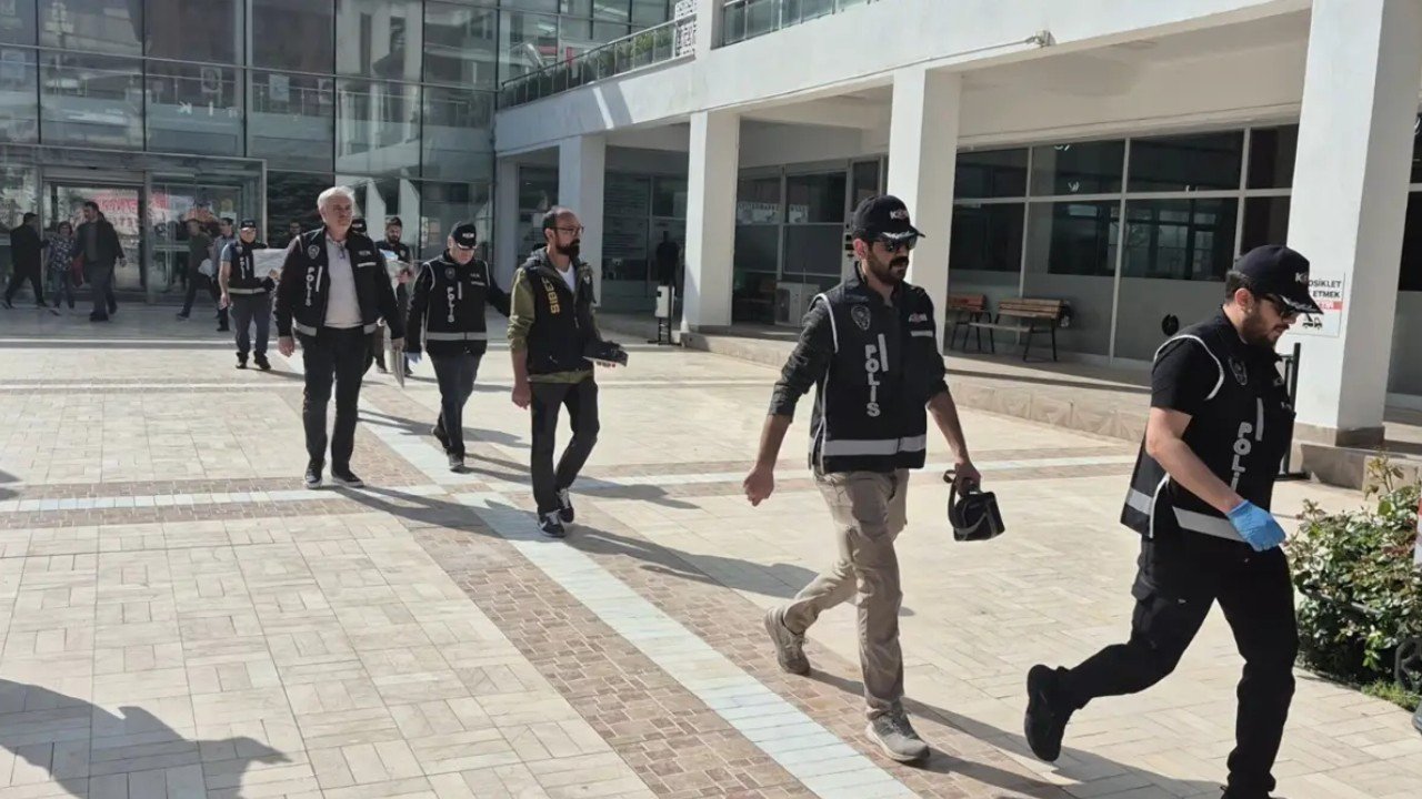Eskişehir Tepebaşı Belediyesine operasyon: Çok sayıda gözaltı var