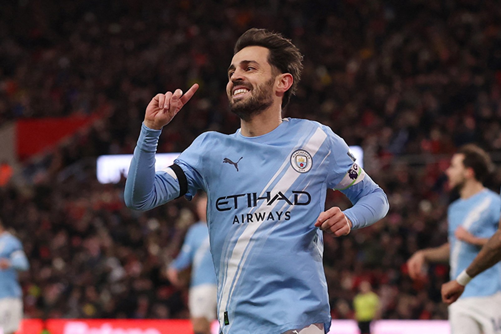 Bernardo Silva imzayı atıyor