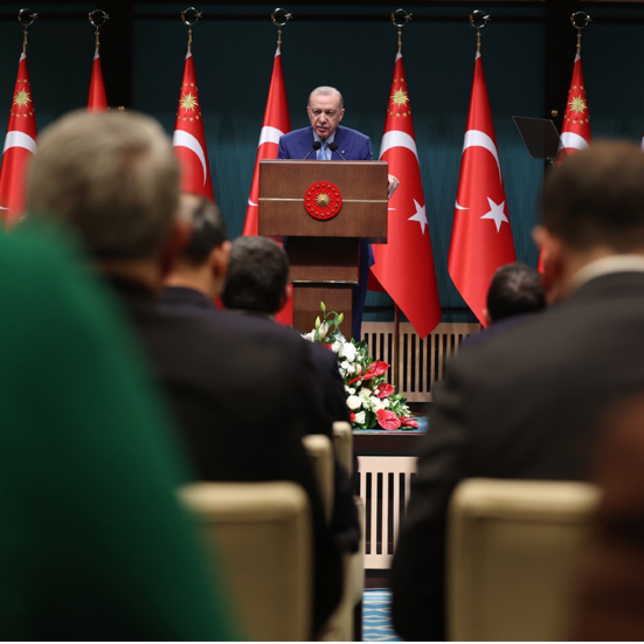Kabine toplanıyor