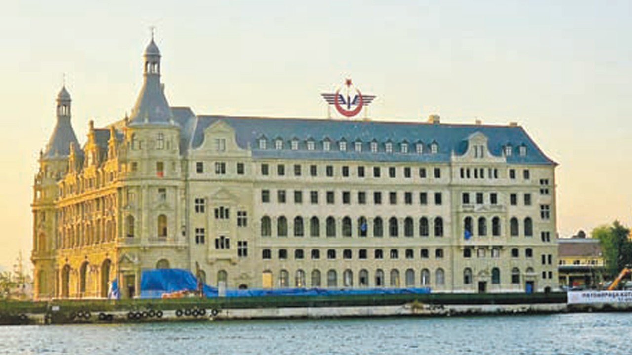 Haydarpaşa'da tarihi cephe gün yüzüne çıktı