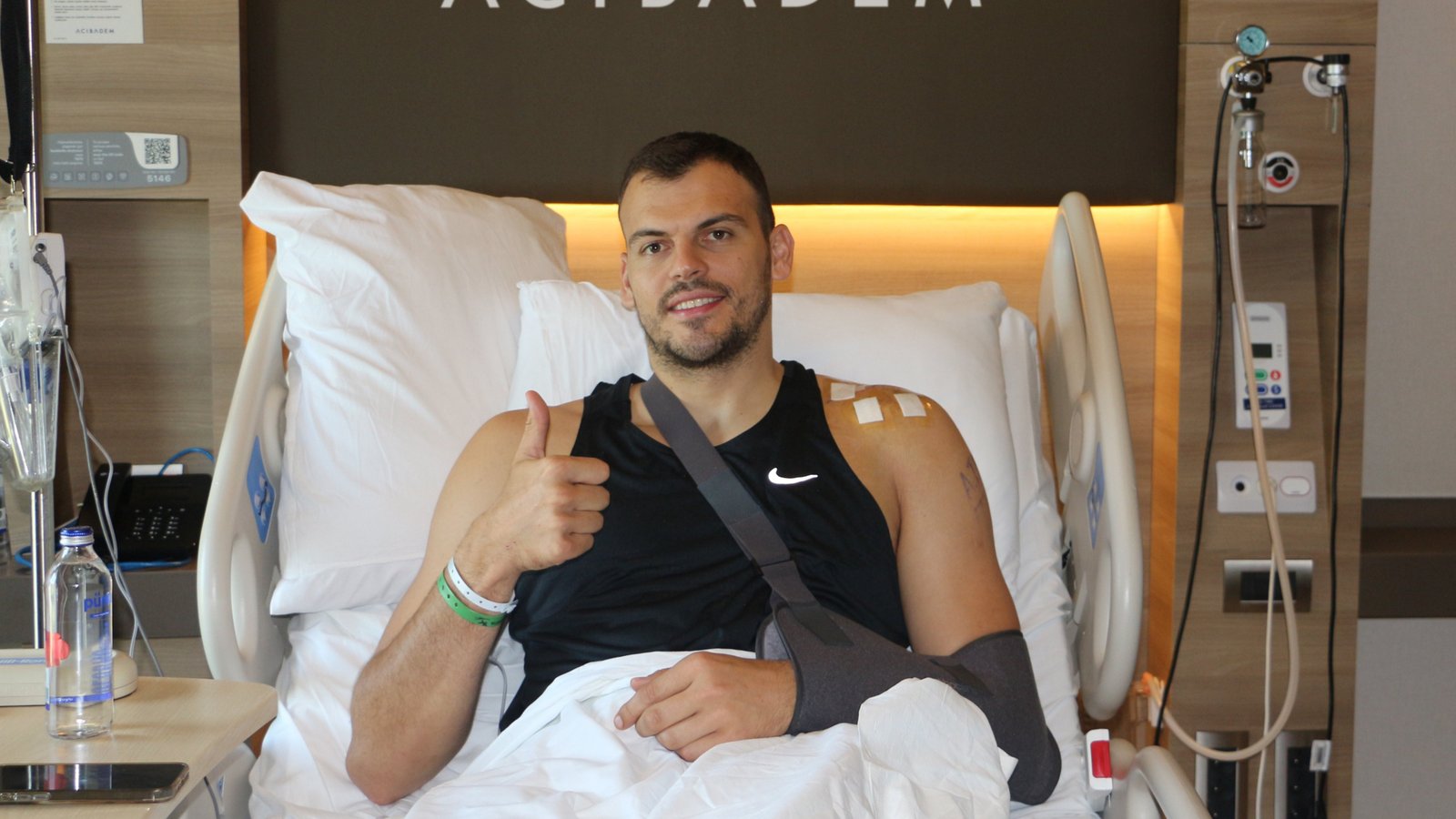 Beşiktaş'ın Hırvat pivotu Ante Zizic bıçak altına yattı