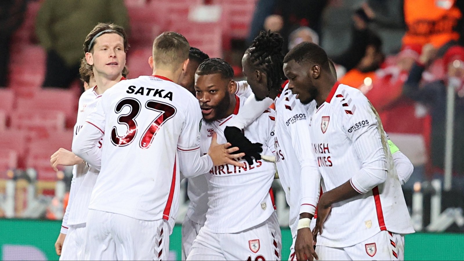 Samsunspor, 4 futbolcusuna veda etti