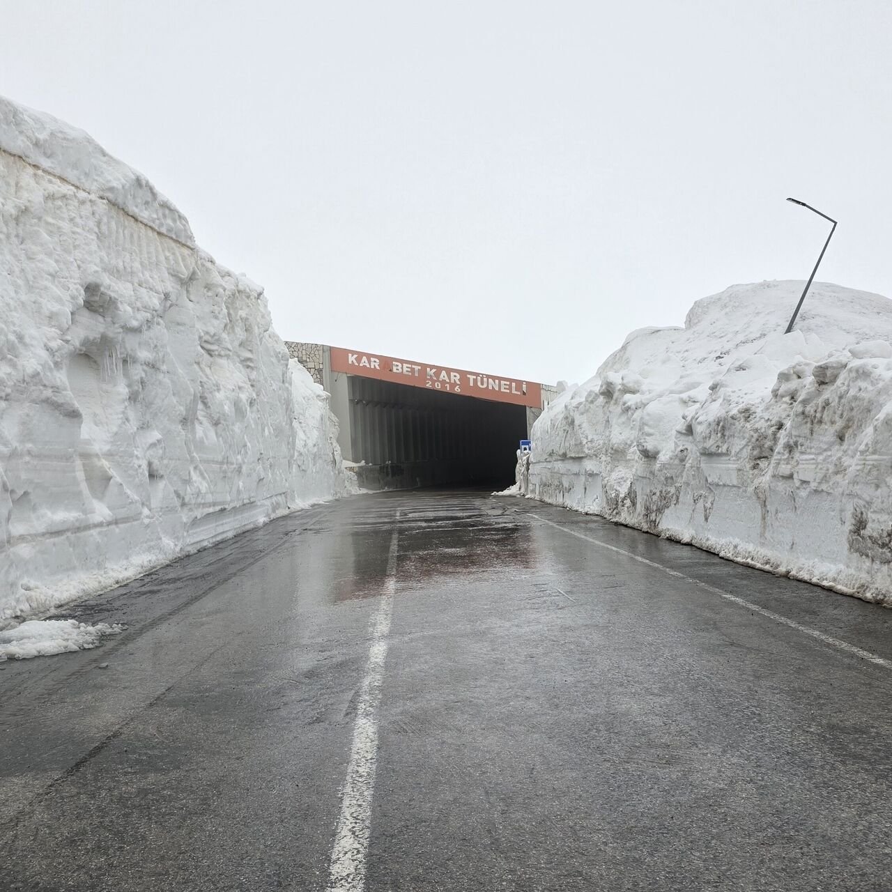 Van-Bahçesaray yolu ulaşıma açıldı