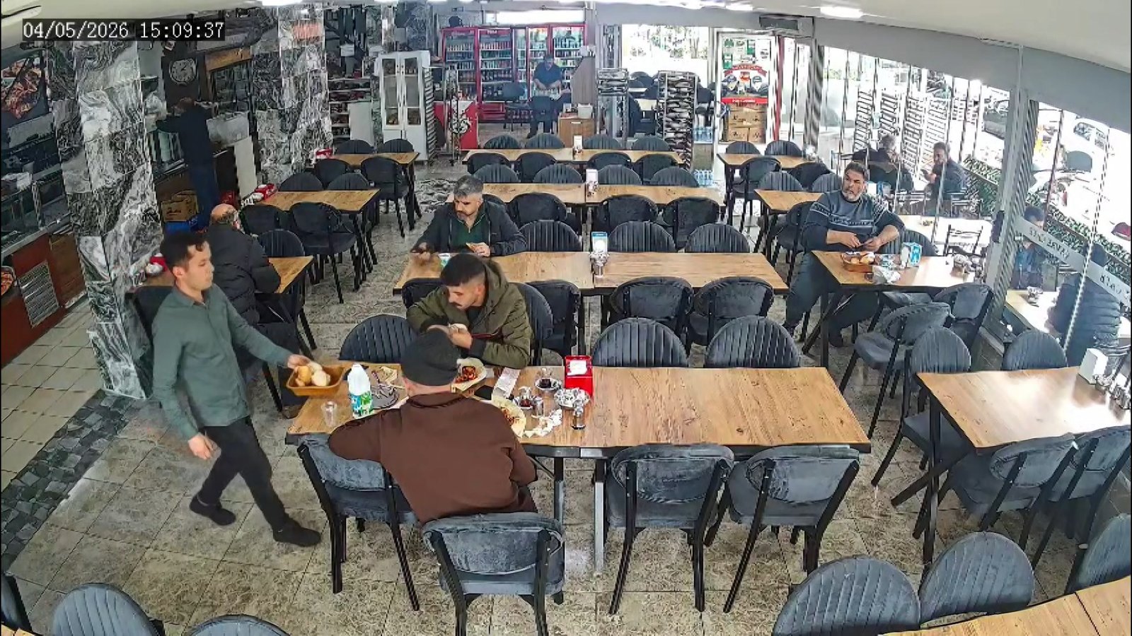 Yiyip içip hesap ödemeden kaçtılar