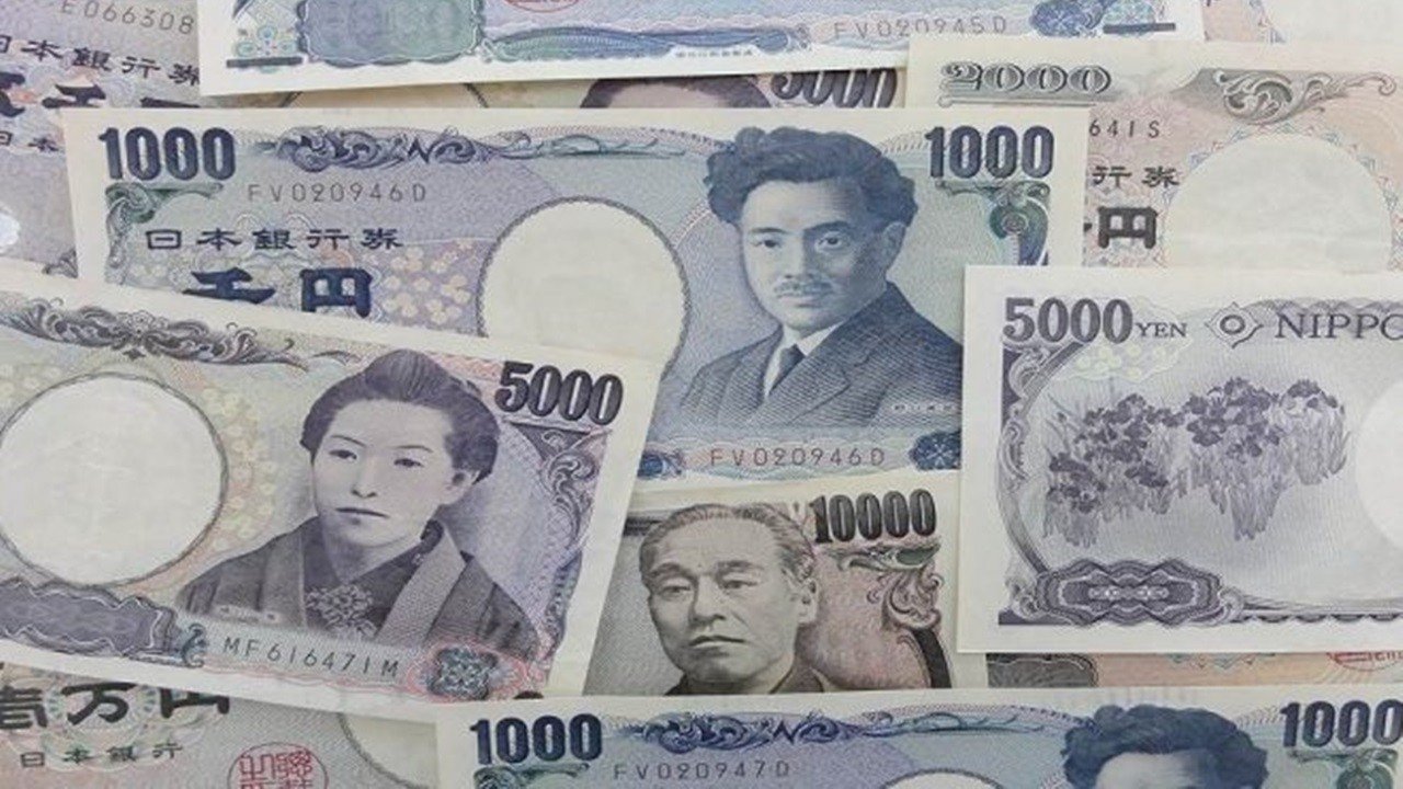 Japon yeni son kırk yılın en düşük seviyesine yaklaştı