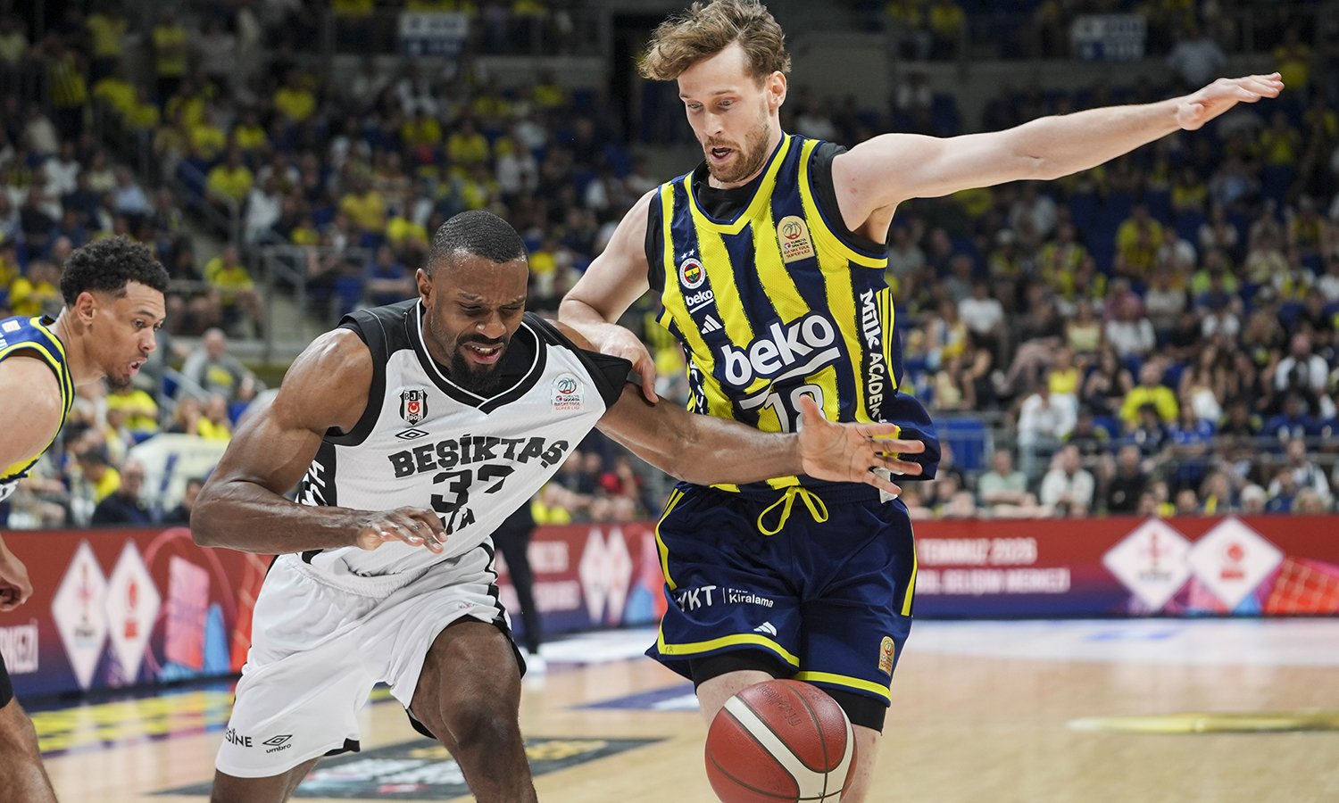 Fenerbahçe Beko seriyi eşitledi
