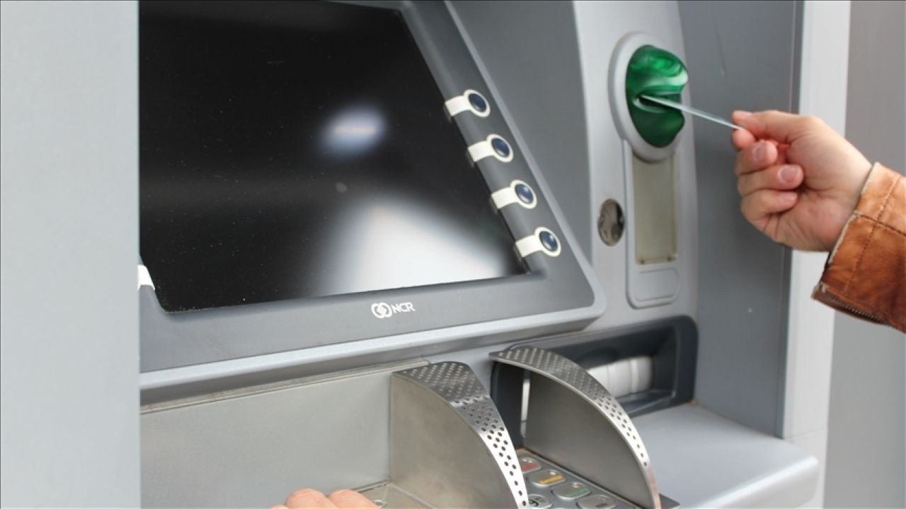 Sahte dolarla ATM'den para çeken dokuz kişi gözaltında