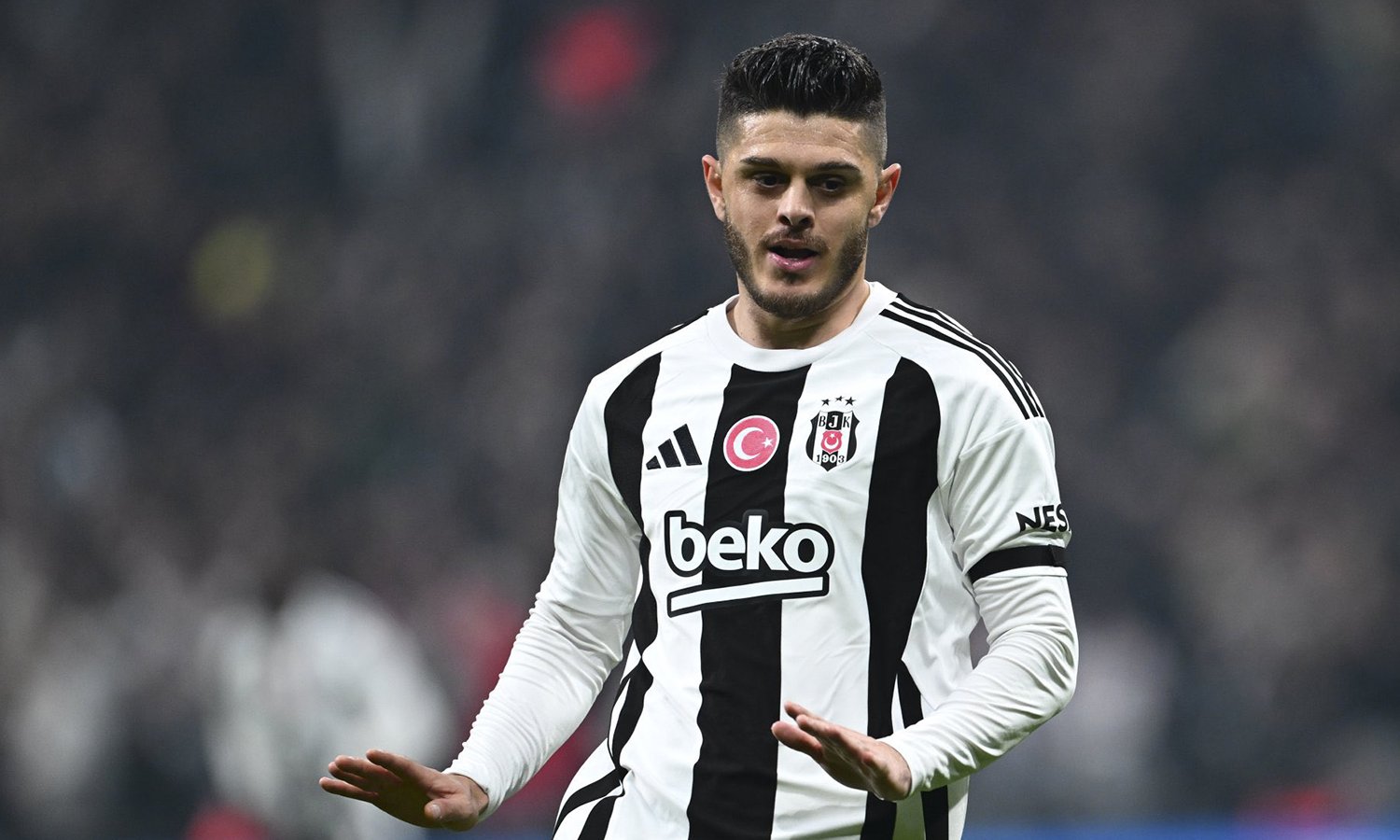 Beşiktaş, yıldız oyuncunun sakatlandığını açıkladı