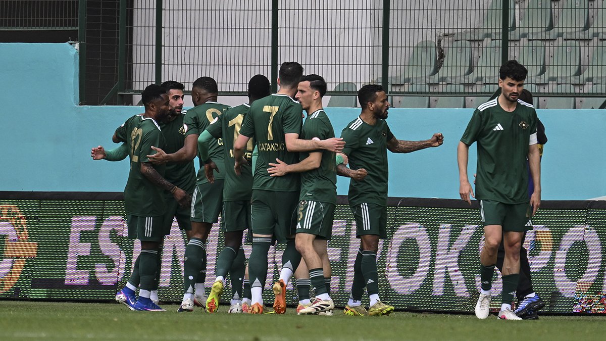 Play-off finaline kalan Esenler Erokspor'da şok