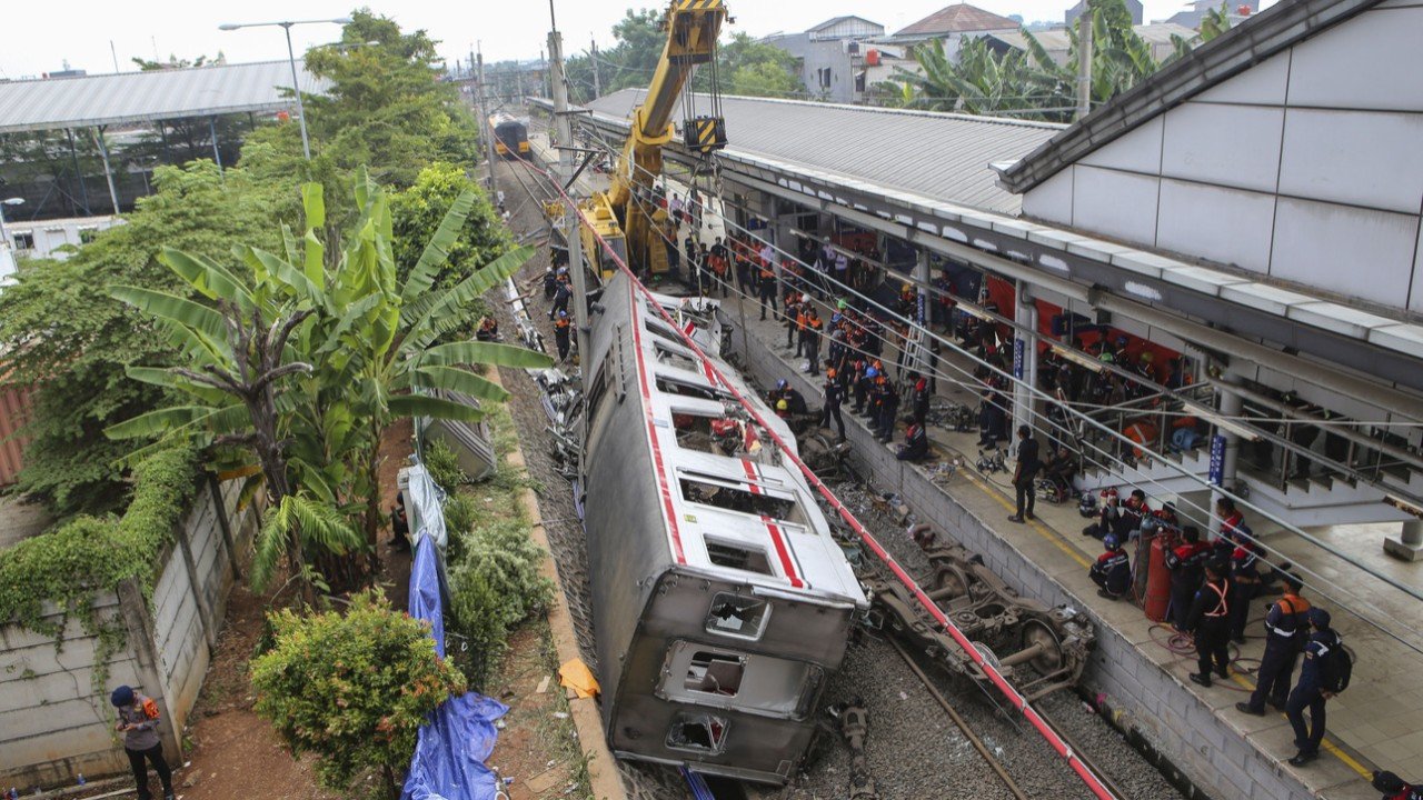 Endonezya'daki tren faciasında can kaybı 14'e yükseldi
