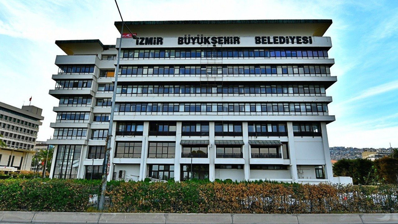 İzmir CHP'de Tugay'ın ardından peş peşe istifalar