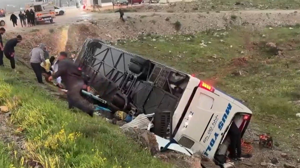Malatya'da yolcu otobüsü devrildi! Ölü ve çok sayıda yaralı var