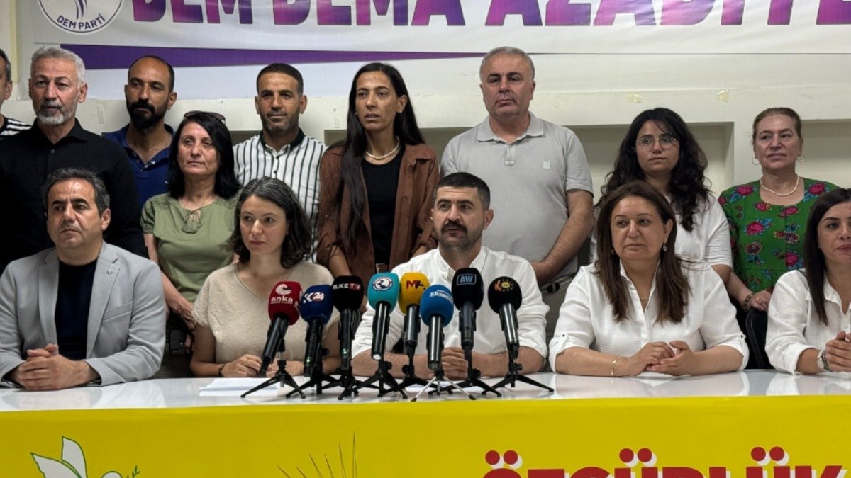 Diyarbakır'da teröristbaşı Öcalan için özgürlük mitingi