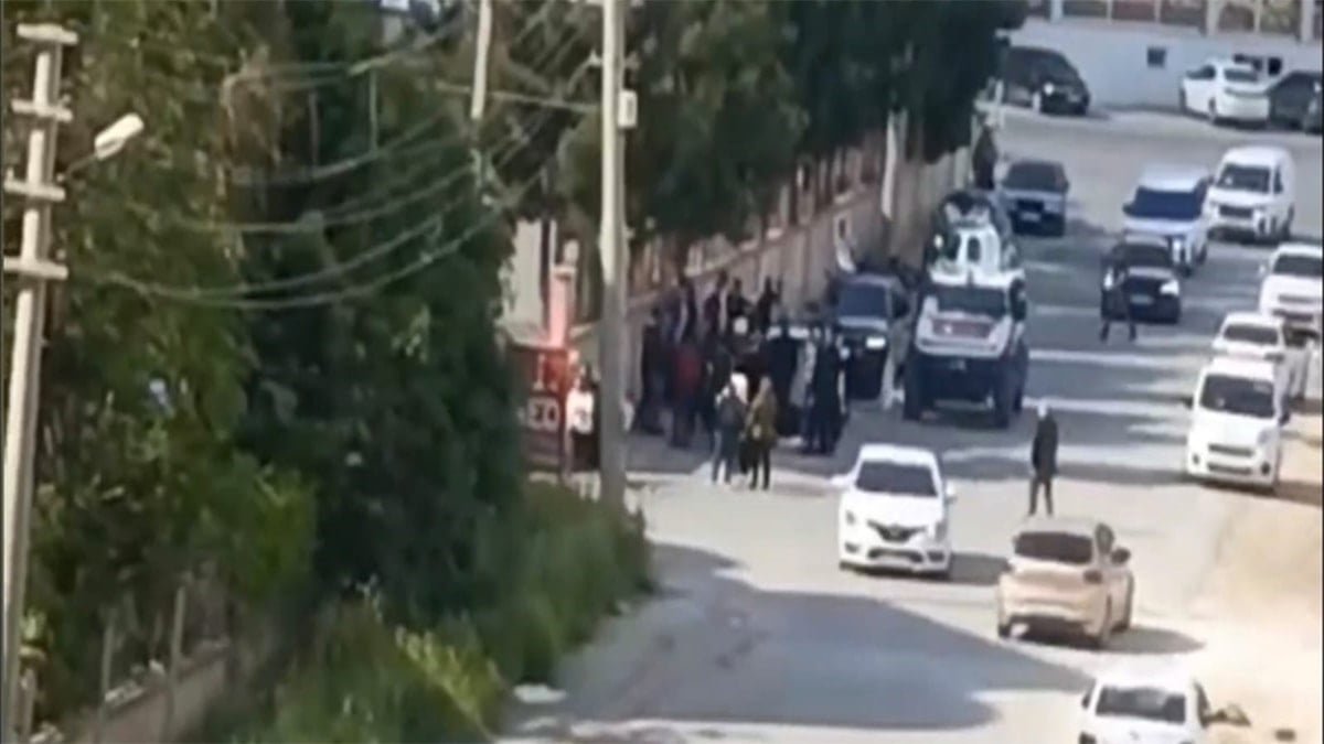 Kanlı pusu! Araçtan iner inmez tetiğe bastı