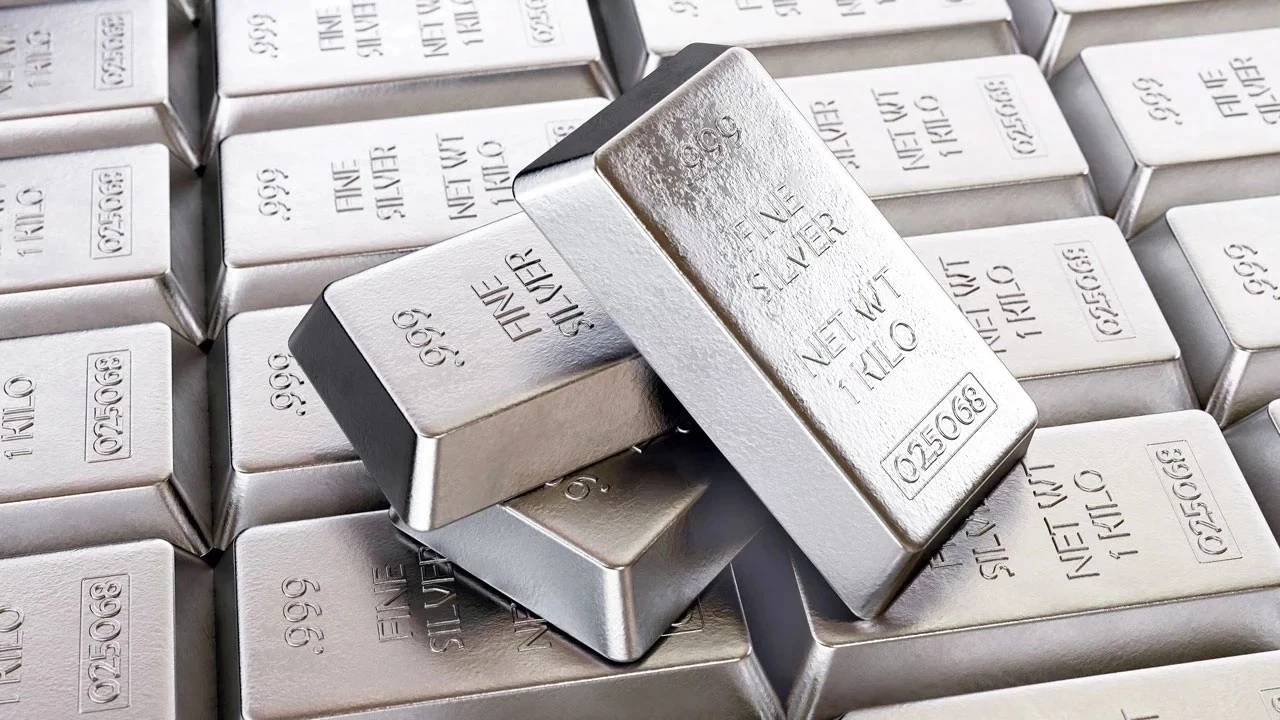 Gümüşte arz açığı büyürken fiyatlar geri çekiliyor